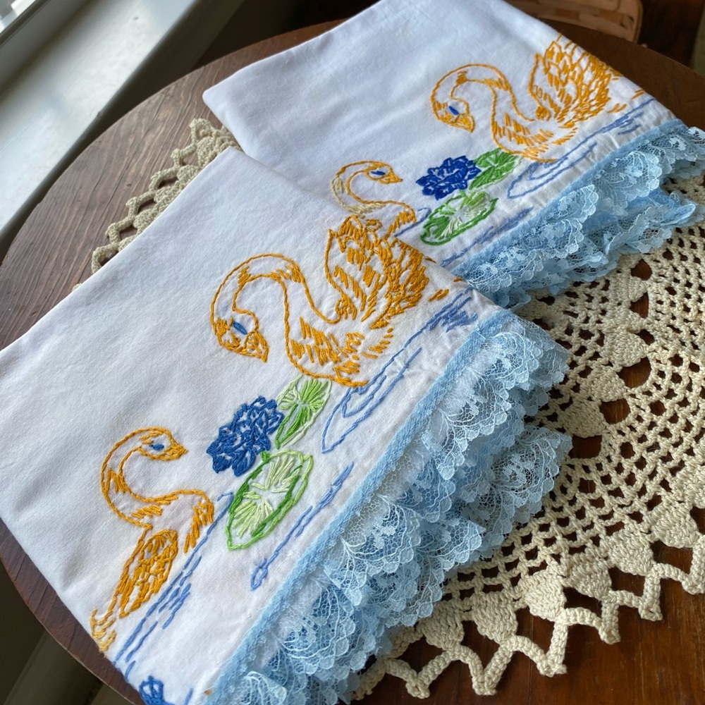 Vintage Embroidered Swan Pillow Cases with Lace Trim EUC